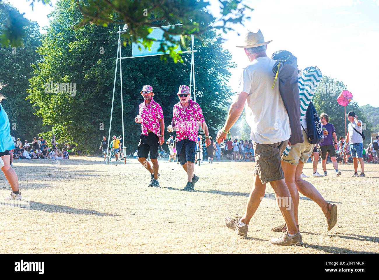 Besucher des berühmten Latitude Music Festivals in Suffolk, Großbritannien Stockfoto