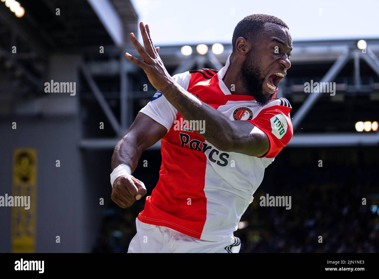 Arnhem - Lutsharel Geertruida von Feyenoord feiert den 2-5 während des Spiels zwischen Vitesse und Feyenoord am 7. August 2022 in Arnhem, Niederlande. (Box-to-Box-Bilder/Yannick Verhoeven) Stockfoto