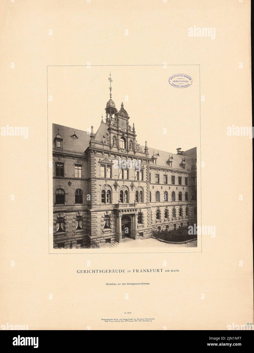 Endell Karl Friedrich (1843-1891), Hof, Frankfurt/Main (1890): Ansicht Mittelbau in der Heiligkreuzstraße. Leichter Druck auf den Karton, 62,9 x 48,5 cm (inklusive Scan-Kanten) Endell Karl Friedrich (1843-1891): Gericht, Frankfurt/Main Stockfoto