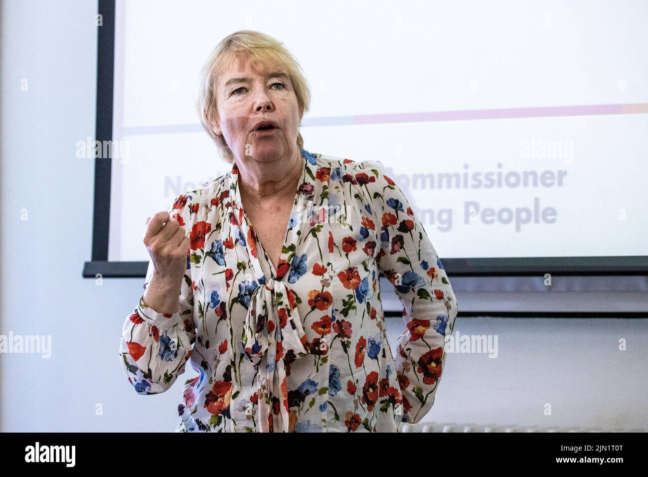 Dr. Goretti Horgan, Senior Lecturer in Sozialpolitik an der University of Ulster, während einer NICCY Feile Poverty Veranstaltung am St. Mary's University College in West Belfast am Montag. Stockfoto