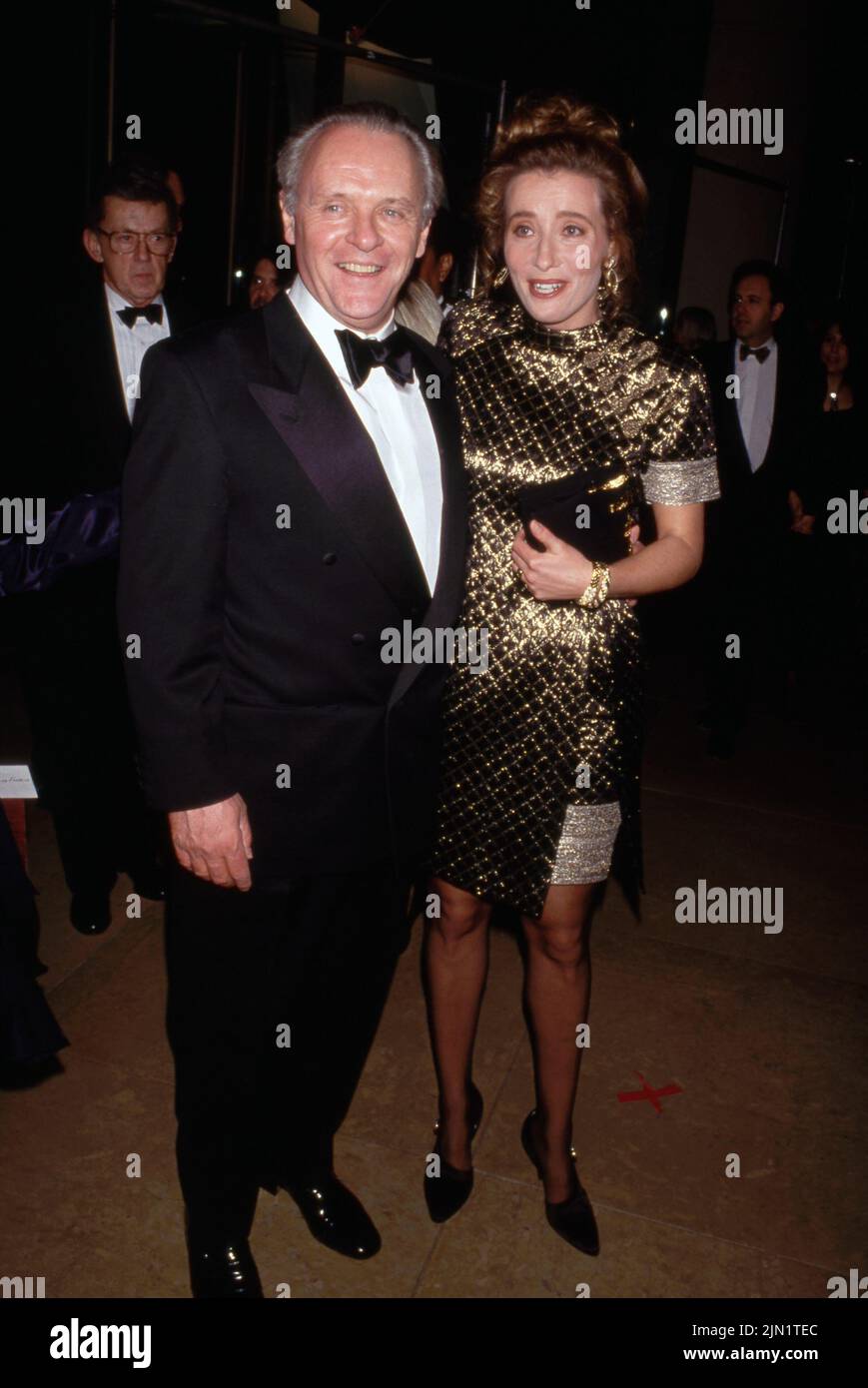 Emma Thompson mit Anthony Hopkins bei den Annual Golden Globe Awards 50. im Beverly Hilton Hotel in Beverly Hills, Kalifornien 23. Januar 1993 Quelle: Ralph Dominguez/MediaPunch Stockfoto