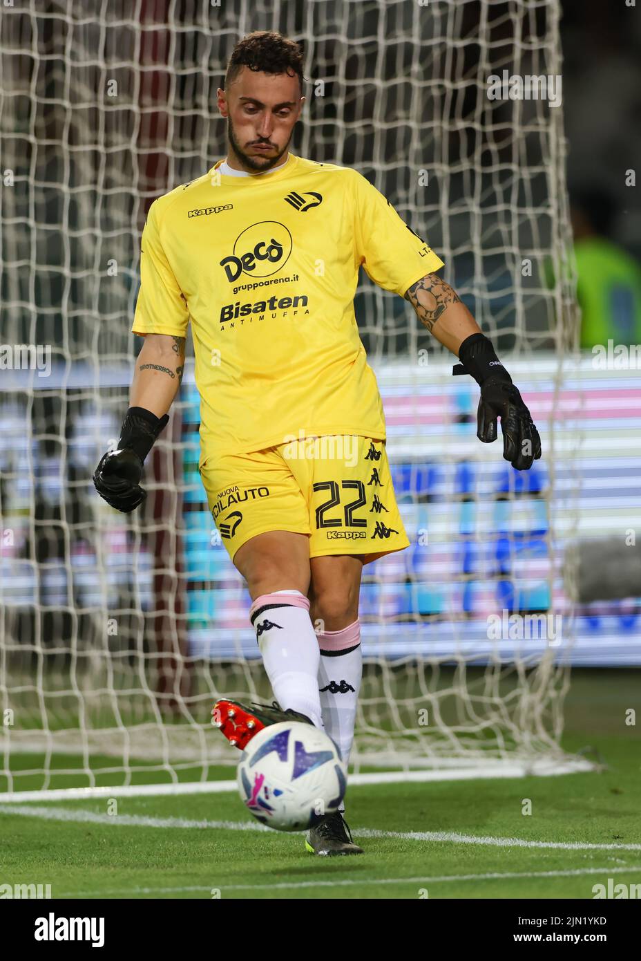 Turin, Italien, 6.. August 2022. Mirko Pigliacelli vom FC Palermo während des Coppa Italia-Spiels im Stadio Grande Torino, Turin. Bildnachweis sollte lauten: Jonathan Moscrop / Sportimage Stockfoto