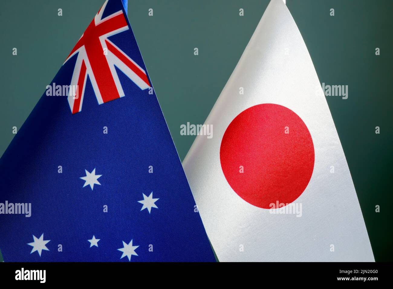 Nahaufnahme der Flaggen Japans und Australiens. Stockfoto