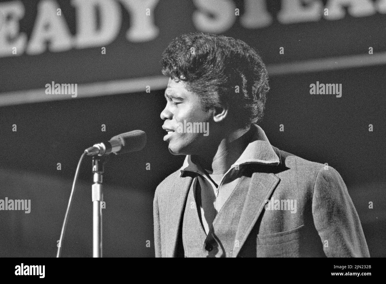 JAMES BROWN (1933-2006) American Soul Sänger auf Ready,Steady, Go ! Im Jahr 1966. Foto: Tony Gale Stockfoto