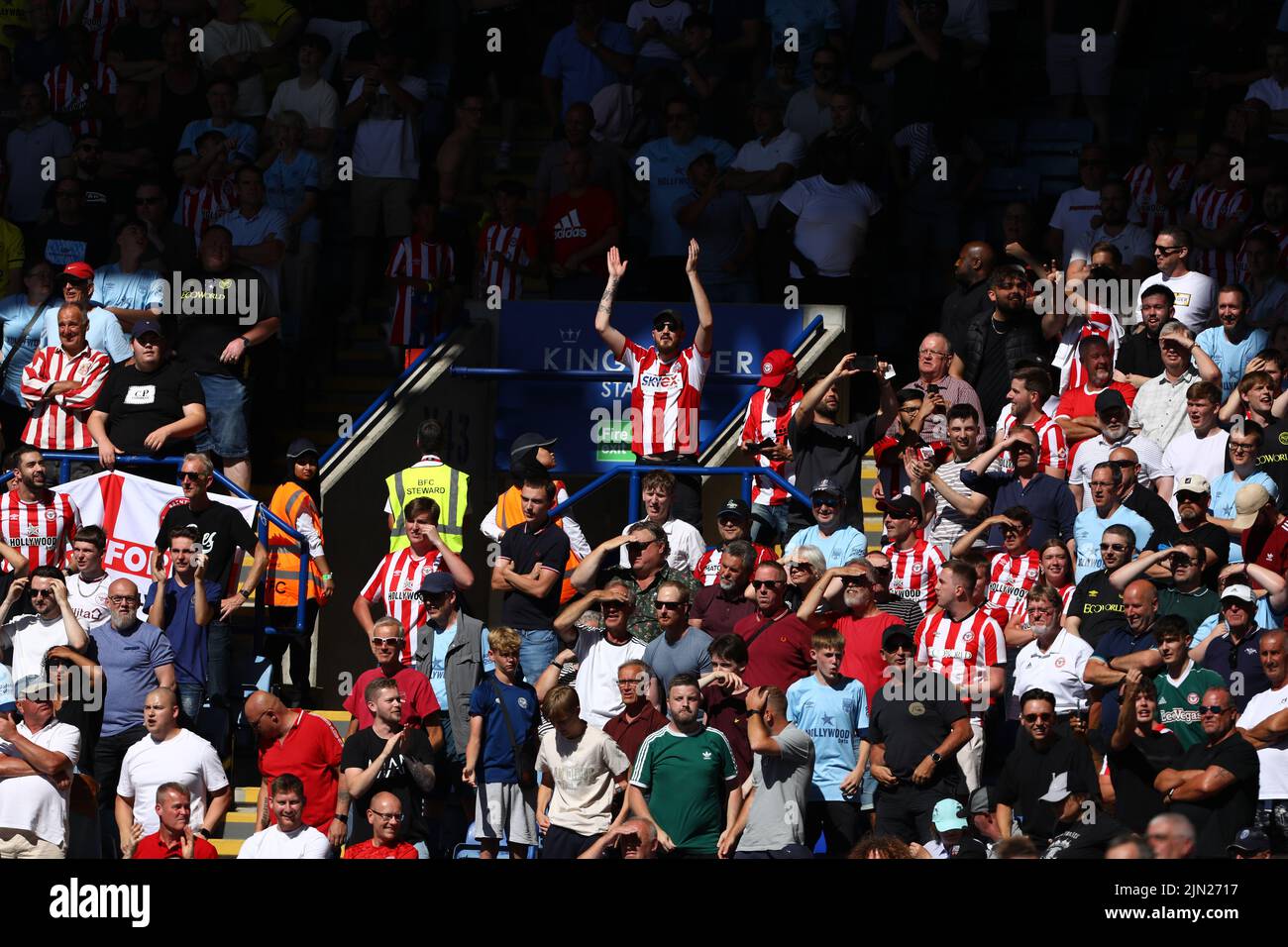 Brentford-Fans – Leicester City gegen Brentford, Premier League, King Power Stadium, Leicester, Großbritannien – 7.. August 2022 nur zur redaktionellen Verwendung – es gelten DataCo-Einschränkungen Stockfoto