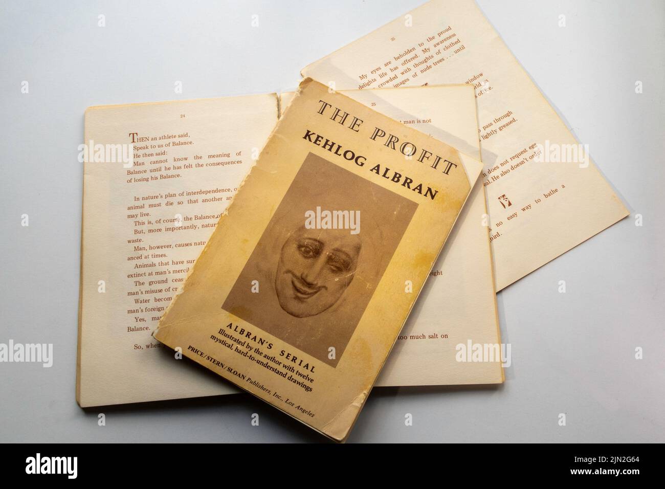 „The Profit“ von Kehlog Albran ist eine Parodie auf „Prophet“ von Kahlil Gibran. Veröffentlicht 1973, USA Stockfoto