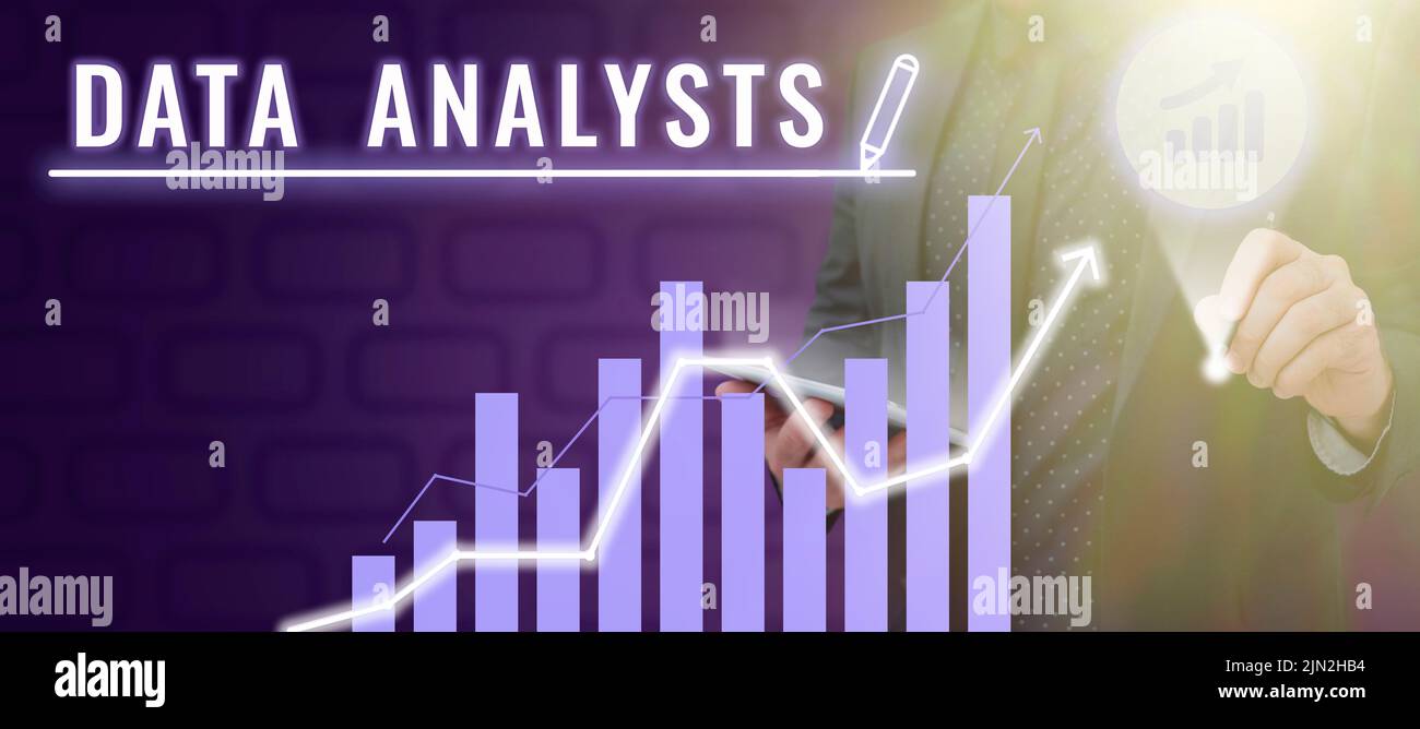 Schreiben mit Anzeige von Text Datenanalysten. Internet Concept Programmer Design and Create Report identifiziert Patterns man mit Tablet und digitalem Balkendiagramm Stockfoto