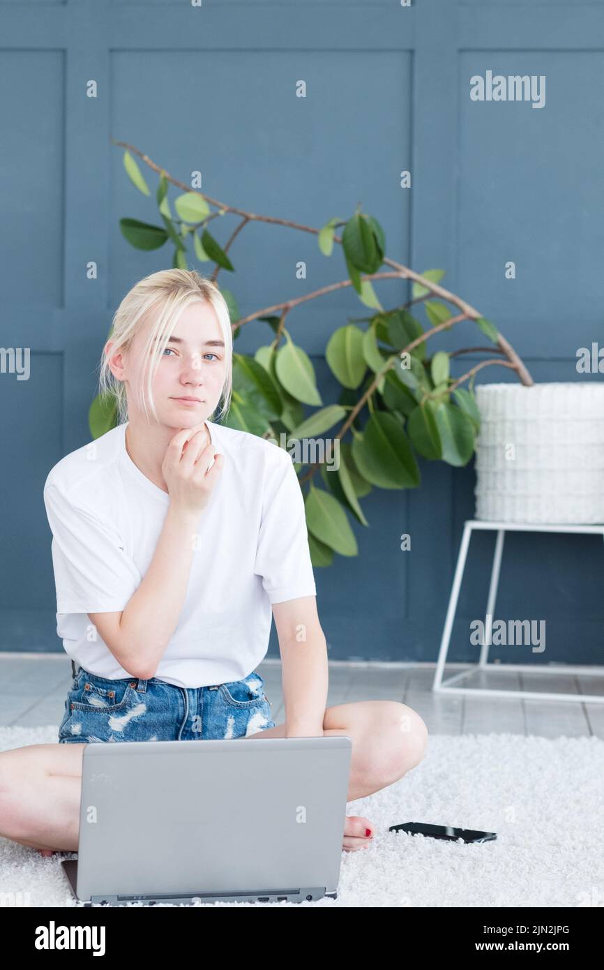 Blogger Laptop Social Media Influencer E-Business Stockfoto