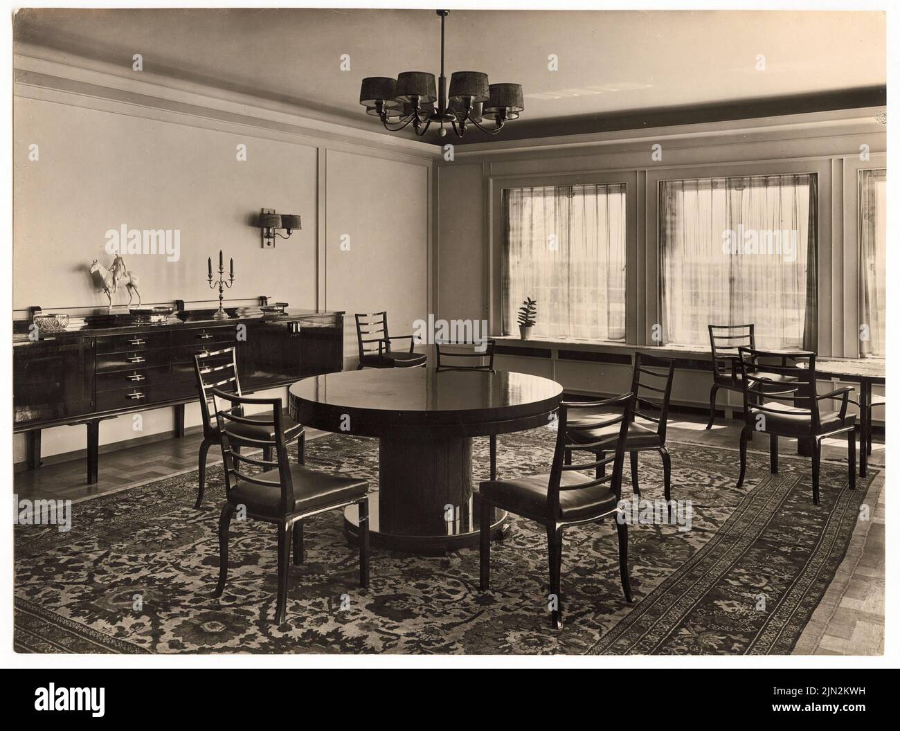 Mattern Hermann (1902-1971), Zuckerfabrik Fr. Meyers Sohn, Tangermünde. Director's House: Director House Dining Room. Foto auf Papier, 17,7 x 23,8 cm (einschließlich Scankanten) Stockfoto