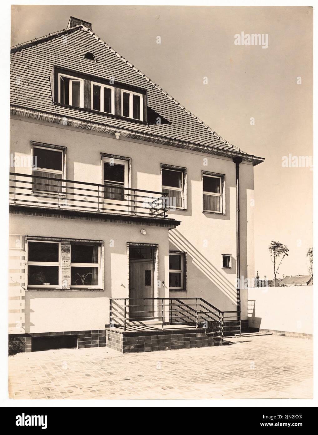 Mattern Hermann (1902-1971), Zuckerfabrik Fr. Meyers Sohn, Tangermünde. Director's House: Director's House Seitenansicht. Foto auf Papier, 23 x 18 cm (einschließlich Scankanten) Stockfoto
