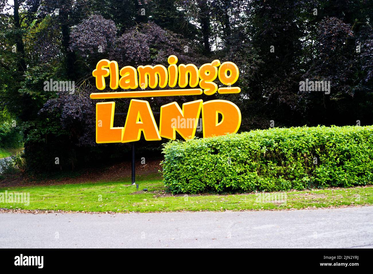 Flamingo Land Eingangsschild, North Yorkshire, England Stockfoto