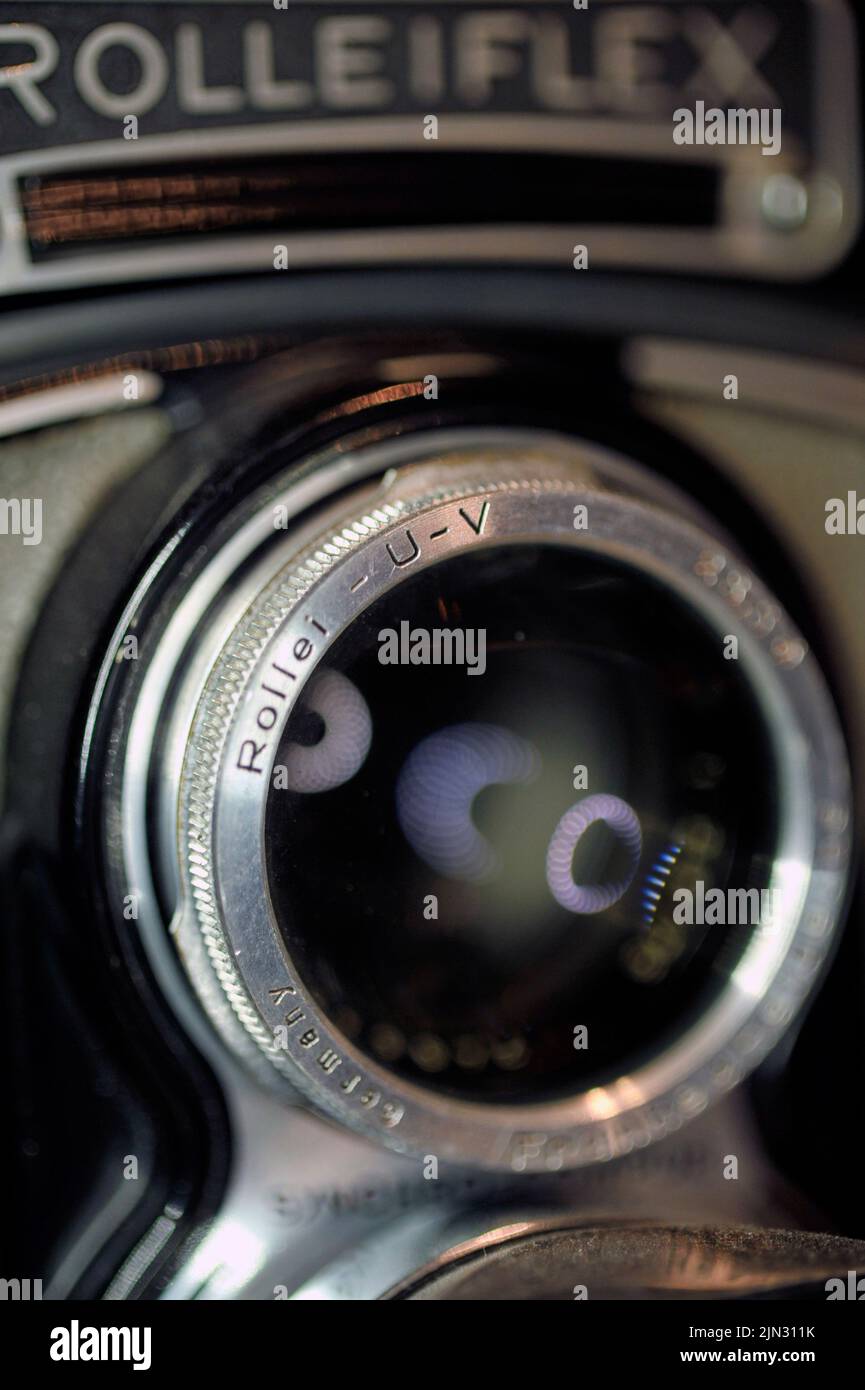 rolleiflex Spiegelreflexkamera mit analoger altmodischer Vintage-Filmkamera Stockfoto