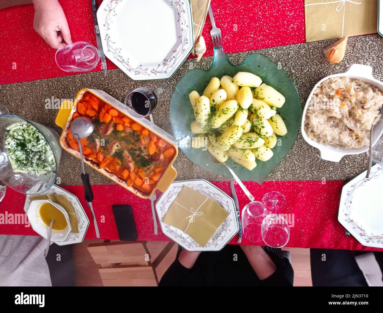 UN plat de légumes de viande assaisonné de ciboulette, Frankreich Stockfoto