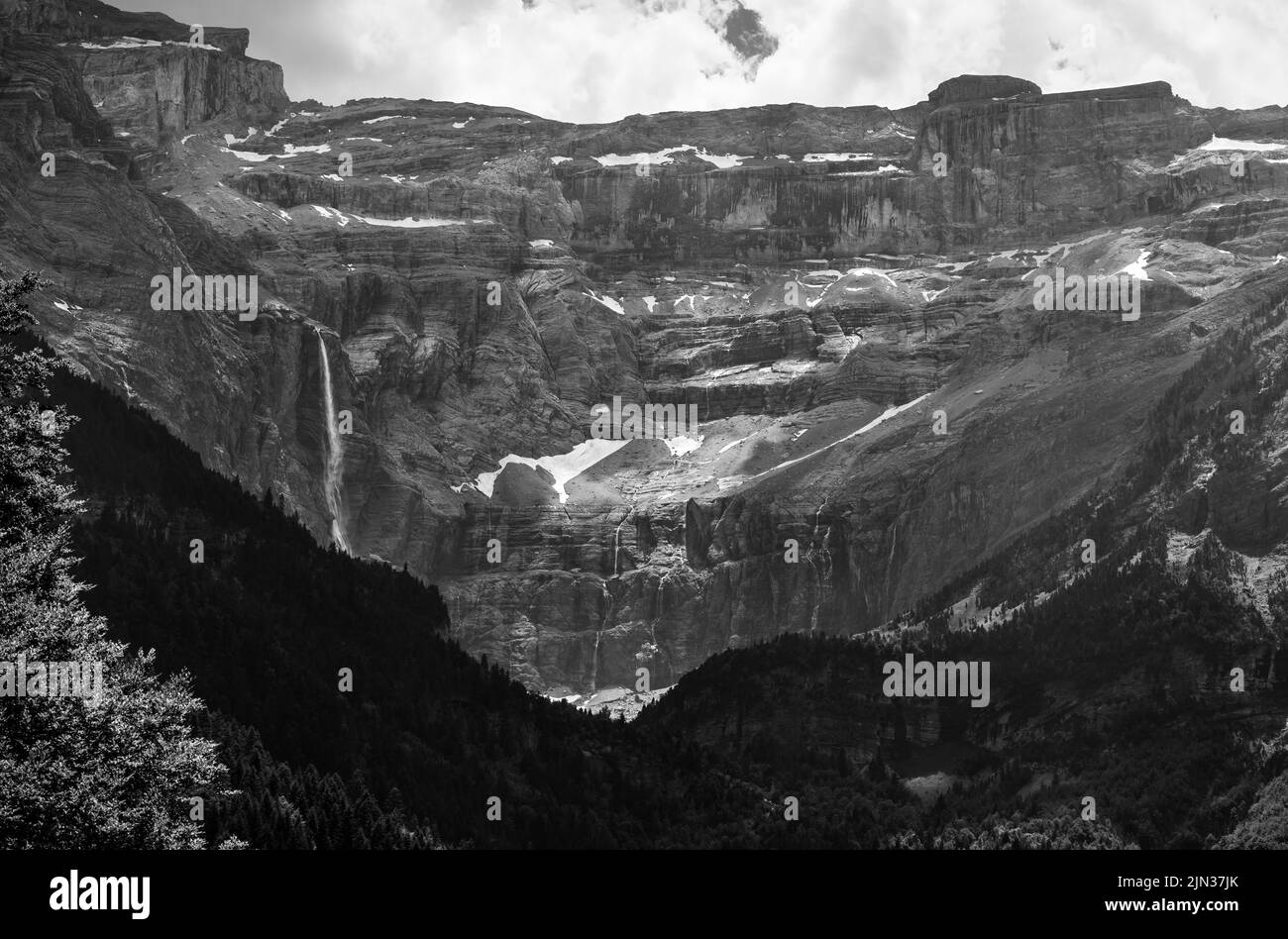 Die Berge, Wasserfälle und das riesige Tal im riesigen cirque de Gavarnie, Pyrenäen Frankreich Stockfoto