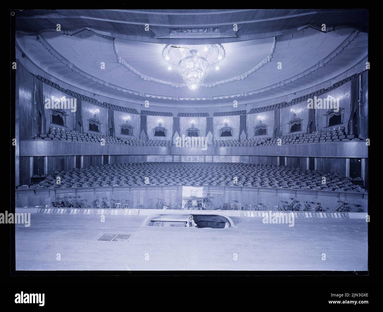 Kroll’s Establissement (auch: Krolloper, Oper am Königsplatz), Berlin: Blick auf den Zuschauerraum (negativ auf Inv. Nr. TBS 028,15) Stockfoto
