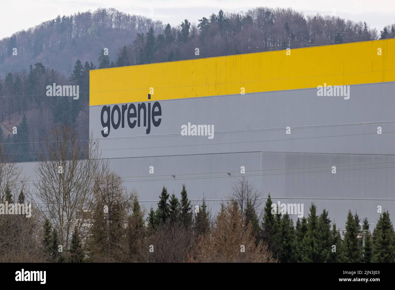 Slowenien, Velenje - März 30 2022: Gorenje Produktionsstätte für Haushaltsgeräte in Europa Stockfoto