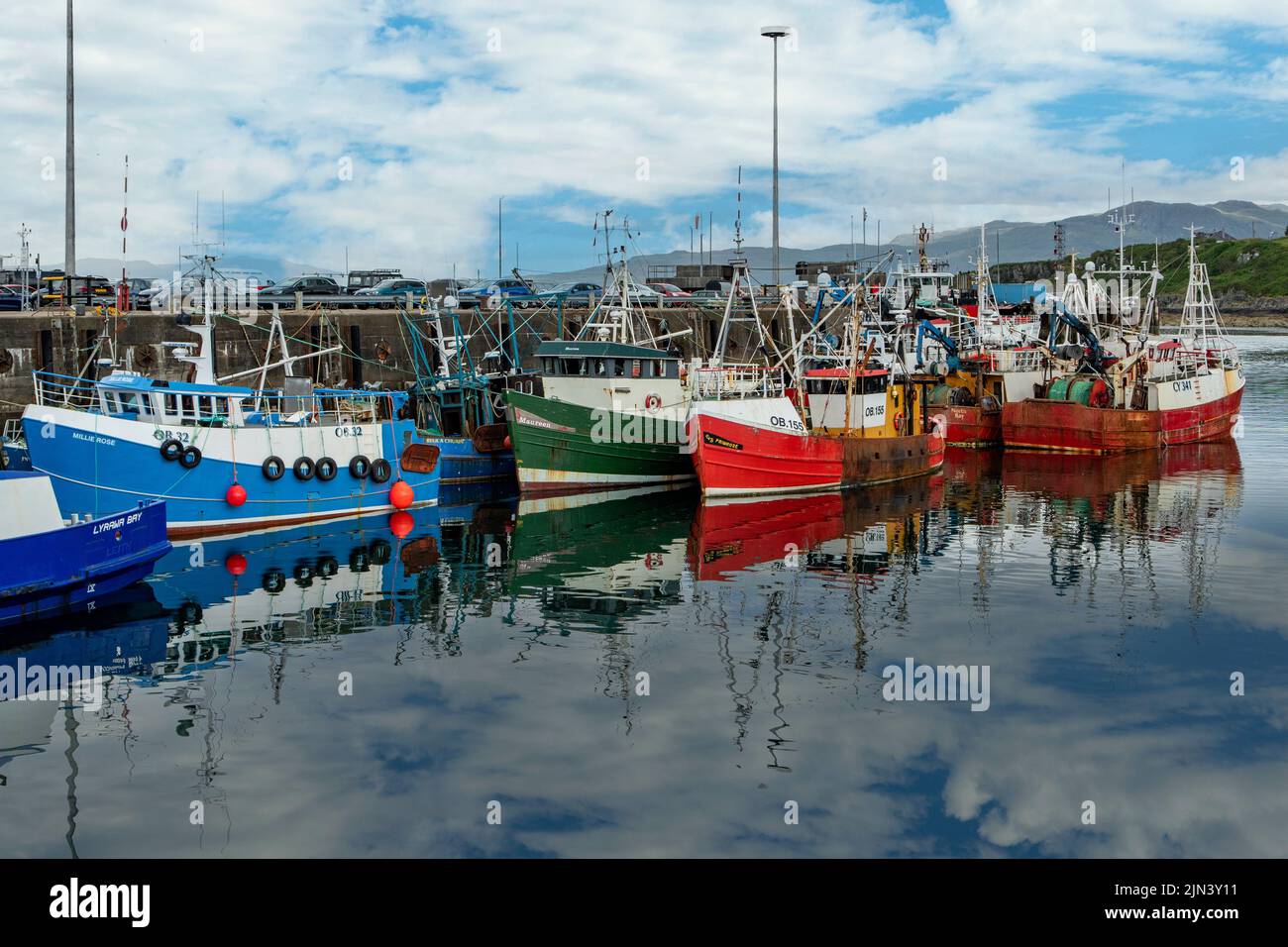 Fischerboote im Hafen von Mallaig, Highland, Schottland Stockfoto