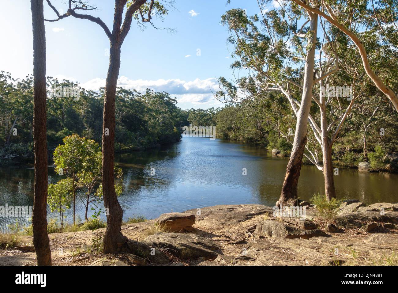 Ein Blick auf den Lake Parramatta von der Arrunga Bardo Wanderung entlang der Lake Circuit Stockfoto