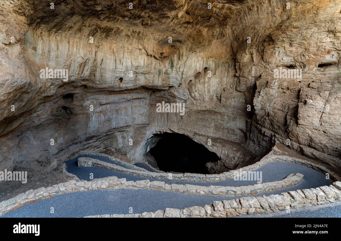Natürlicher Eingang zu Carlsbad Caverns, New Mexico, USA Stockfoto