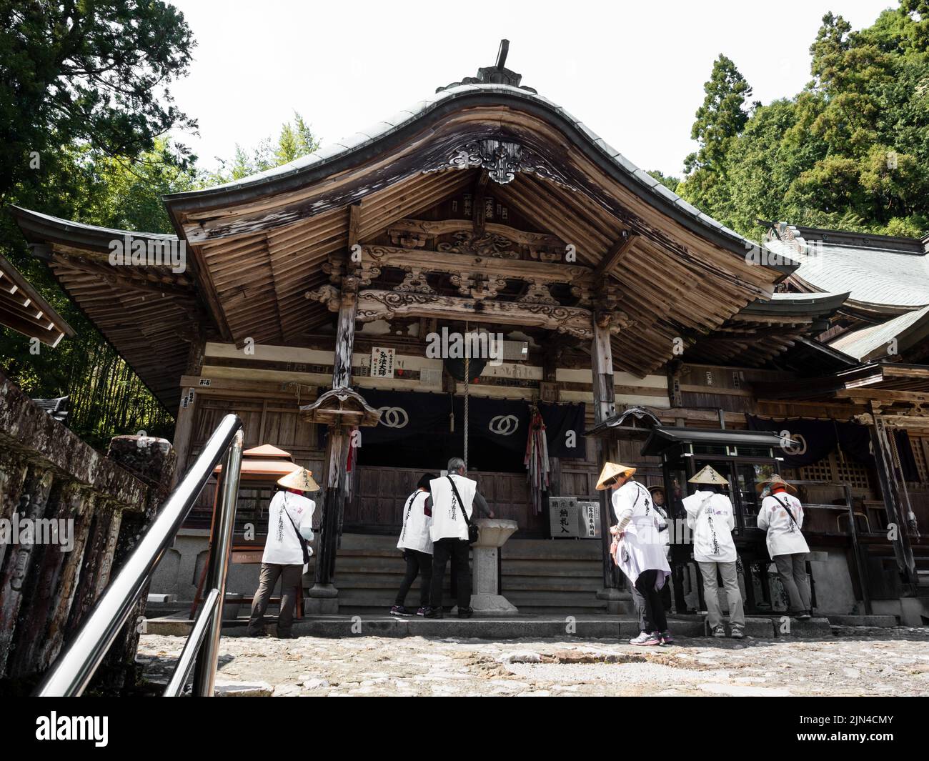 Kochi, Japan - 7. April 2018: O-henro-Pilger in Kiyotakiji, Tempel Nummer 35 der Shikoku-Wallfahrt Stockfoto