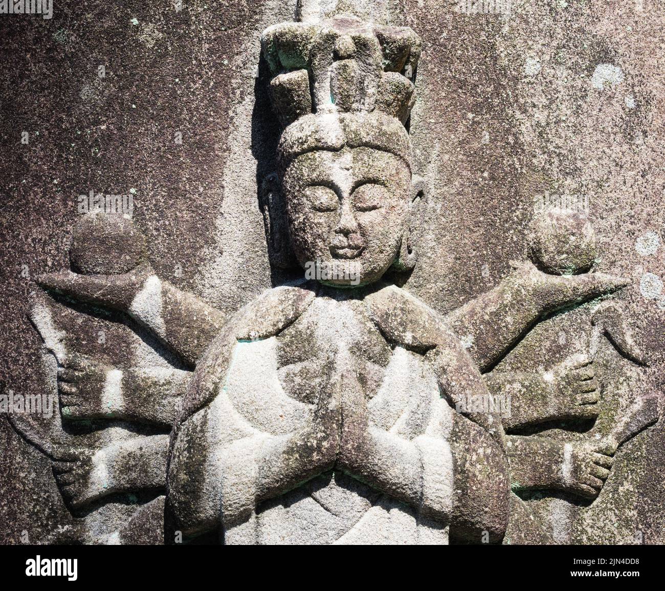 Stein Buddhistische Statue von tausend bewaffneten Kannon in Japan Stockfoto