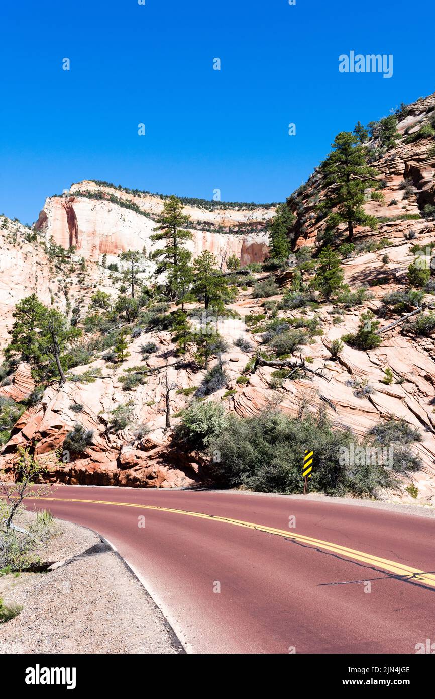 Dramatische Landschaft entlang des Higway 9 auf dem Weg von Zion zum Bryce Canyon National Park - Utah, USA Stockfoto