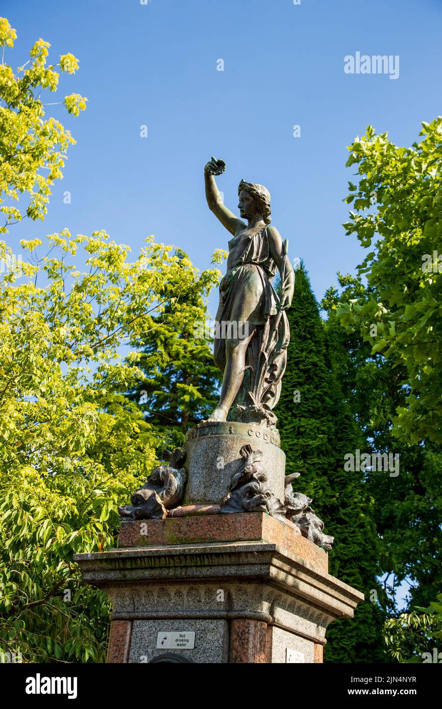 Statue des Sabrina-Brunnens in Bridgnorth Town Gardens in Shropshire, Großbritannien Stockfoto