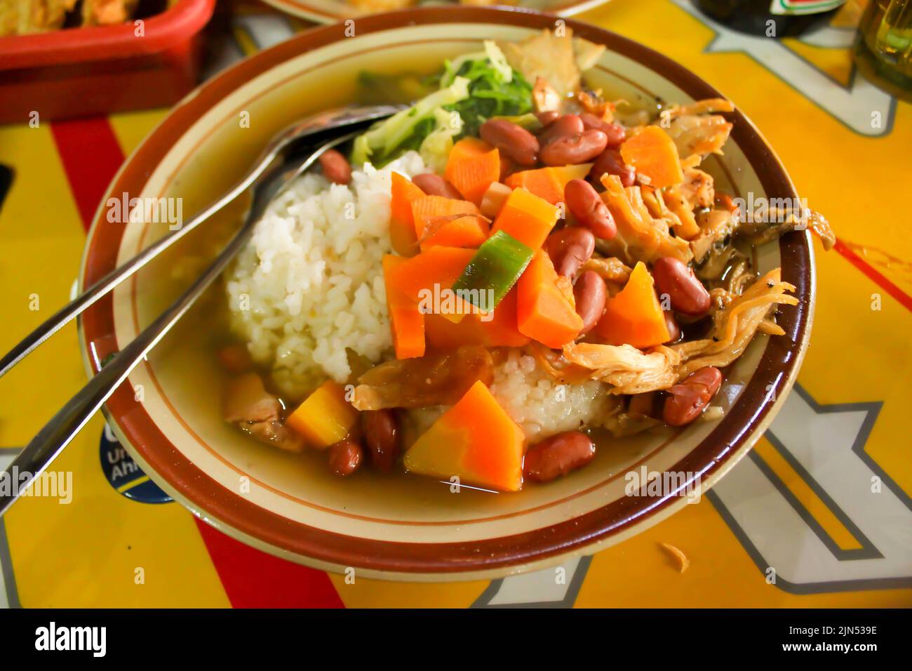 SOP Senerek oder Rote Nierensuppe , traditionelle Essenssuppe aus ...