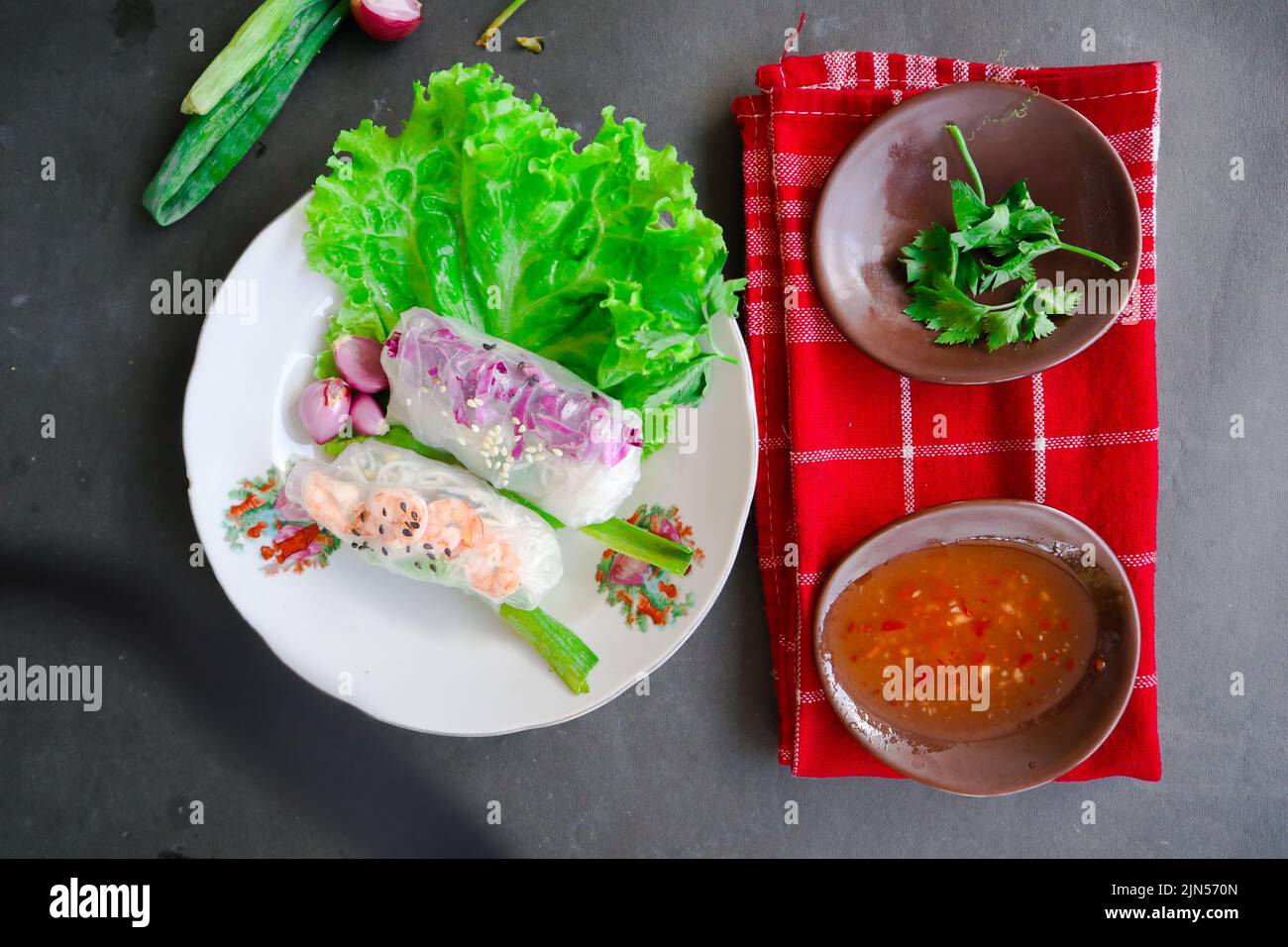 Banh trong cuon -Fotos und -Bildmaterial in hoher Auflösung – Alamy