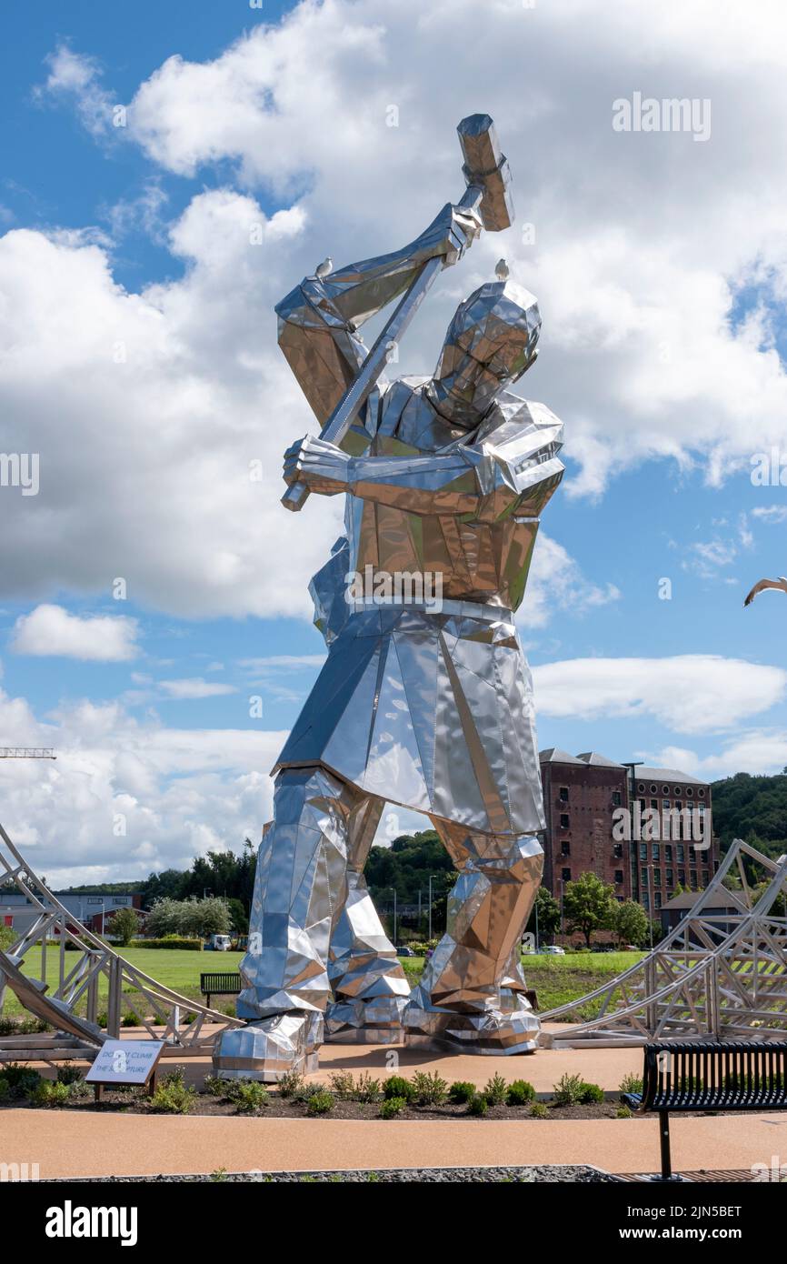 „The Skelpies“, Skulptur „The Shipbuilders of Port Glasgow“ von John McKenna am Fluss Clyde im Coronation Park, Port Glasgow, Schottland Stockfoto