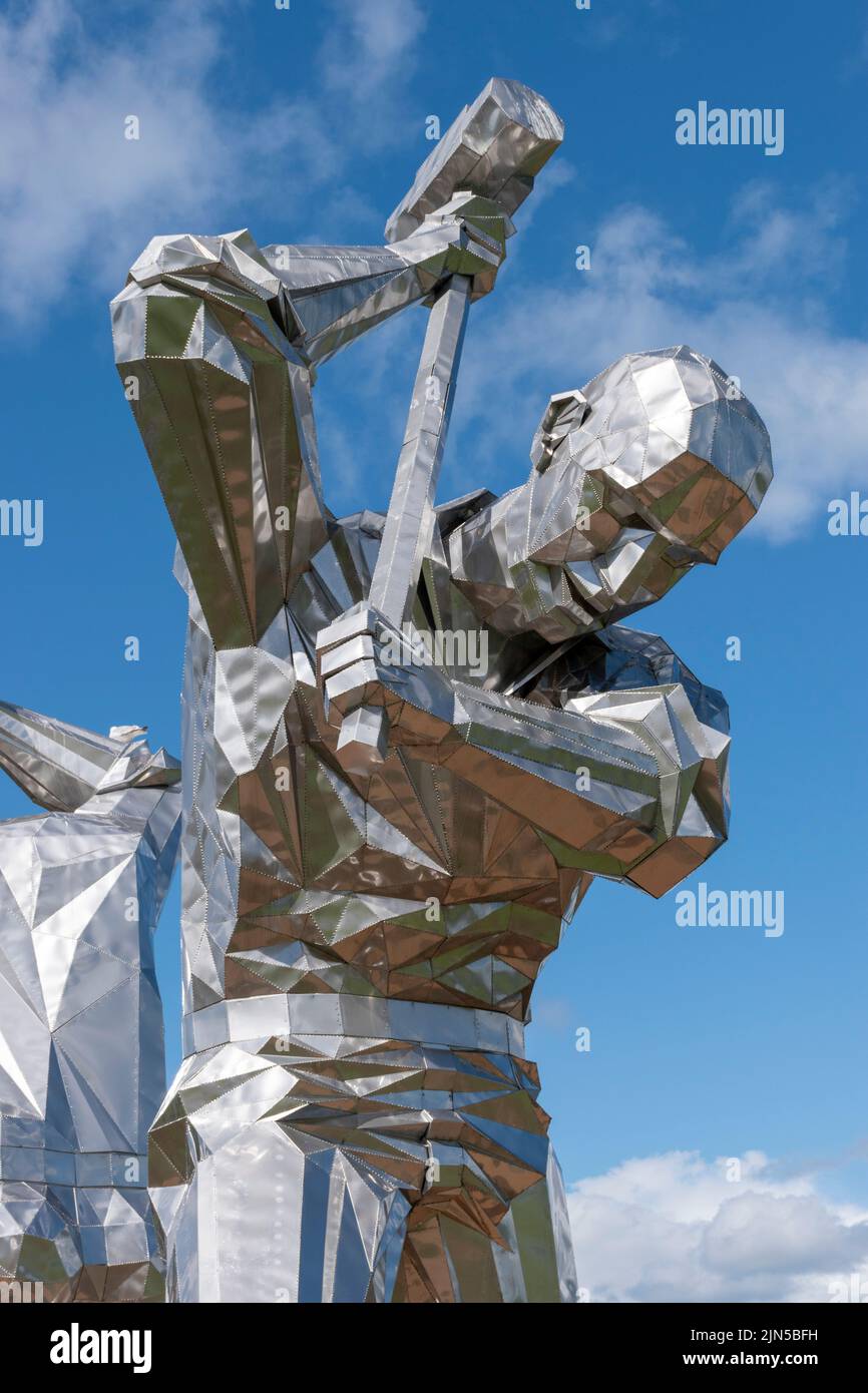 „The Skelpies“, Skulptur „The Shipbuilders of Port Glasgow“ von John McKenna am Fluss Clyde im Coronation Park, Port Glasgow, Schottland Stockfoto