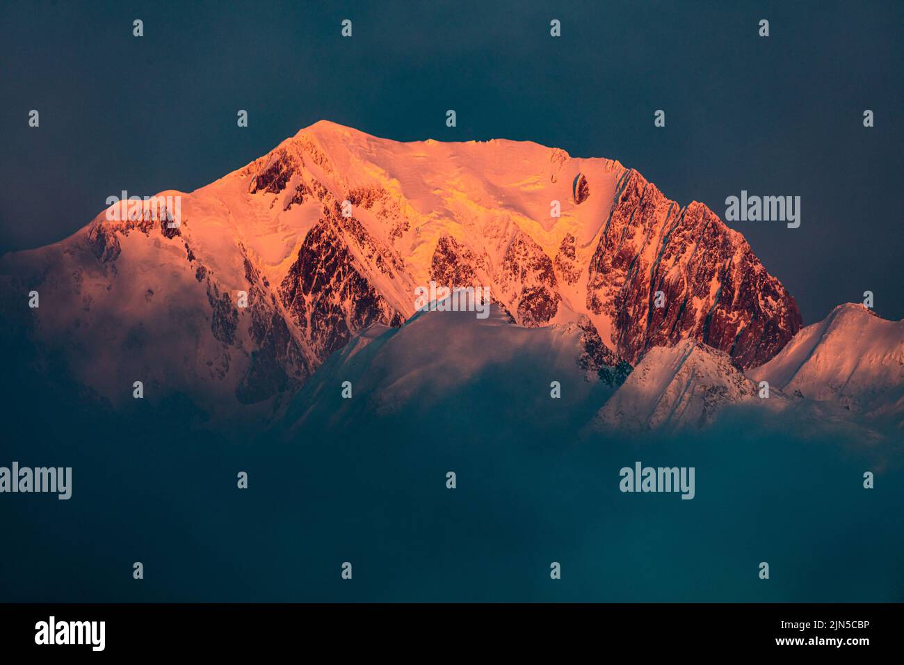Le Mont Blanc est le plus haut sommet d'europe et de France, il se trouve sur la commune de Saint-Gervais. Stockfoto