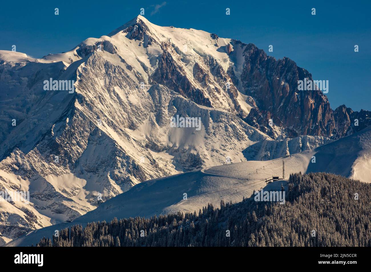Le Mont Blanc est le plus haut sommet d'europe et de France, il se trouve sur la commune de Saint-Gervais. Stockfoto