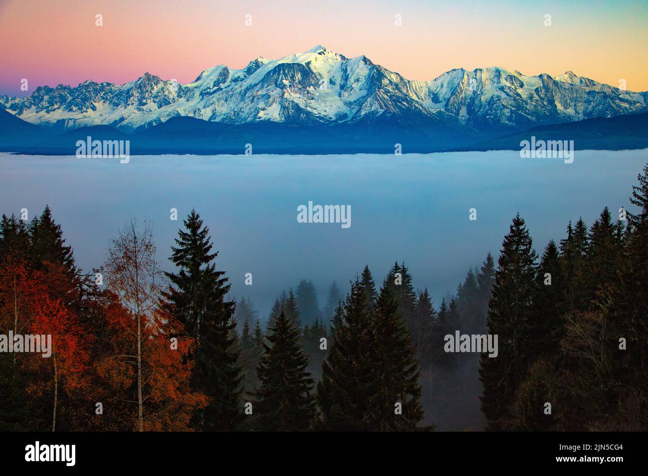 Le Mont Blanc est le plus haut sommet d'europe et de France, il se trouve sur la commune de Saint-Gervais. Stockfoto