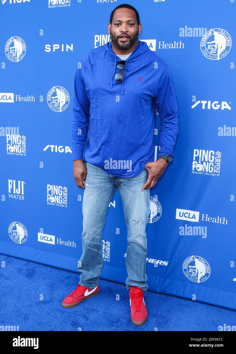 ELYSIAN PARK, LOS ANGELES, KALIFORNIEN, USA - 08. AUGUST 2022: Der ehemalige US-Basketballprofi und aktuelle Sportkommentator Robert Horry kommt bei Kershaws Challenge Ping Pong 4 Purpose 2022 an, die am 8. August 2014 im Dodger Stadium im Elysian Park, Los Angeles, Kalifornien, USA, stattfand. (Foto von Xavier Collin/Image Press Agency) Stockfoto