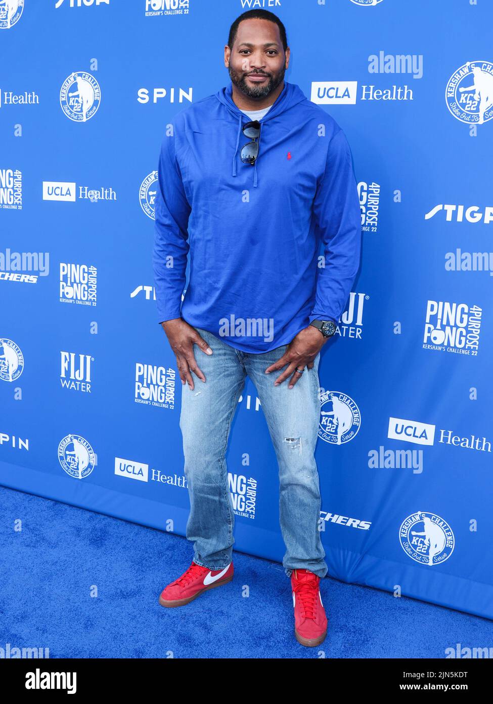 ELYSIAN PARK, LOS ANGELES, KALIFORNIEN, USA - 08. AUGUST 2022: Der ehemalige US-Basketballprofi und aktuelle Sportkommentator Robert Horry kommt bei Kershaws Challenge Ping Pong 4 Purpose 2022 an, die am 8. August 2014 im Dodger Stadium im Elysian Park, Los Angeles, Kalifornien, USA, stattfand. (Foto von Xavier Collin/Image Press Agency) Stockfoto