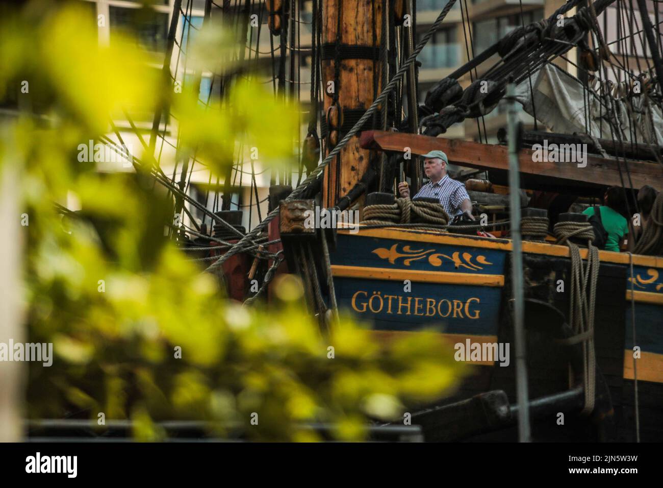 London Großbritannien 9. August 2022 am South Quay bildeten sich heute große Warteschlangen, um das schwedische Schiff Götheborg aus dem 18.. Jahrhundert zu besuchen, das am South Dock Quay in Canary Wharf angedockt war. Täglich bis zum 12. August für Besucher geöffnet Paul Quezada-Neiman/Alamy Live News Stockfoto