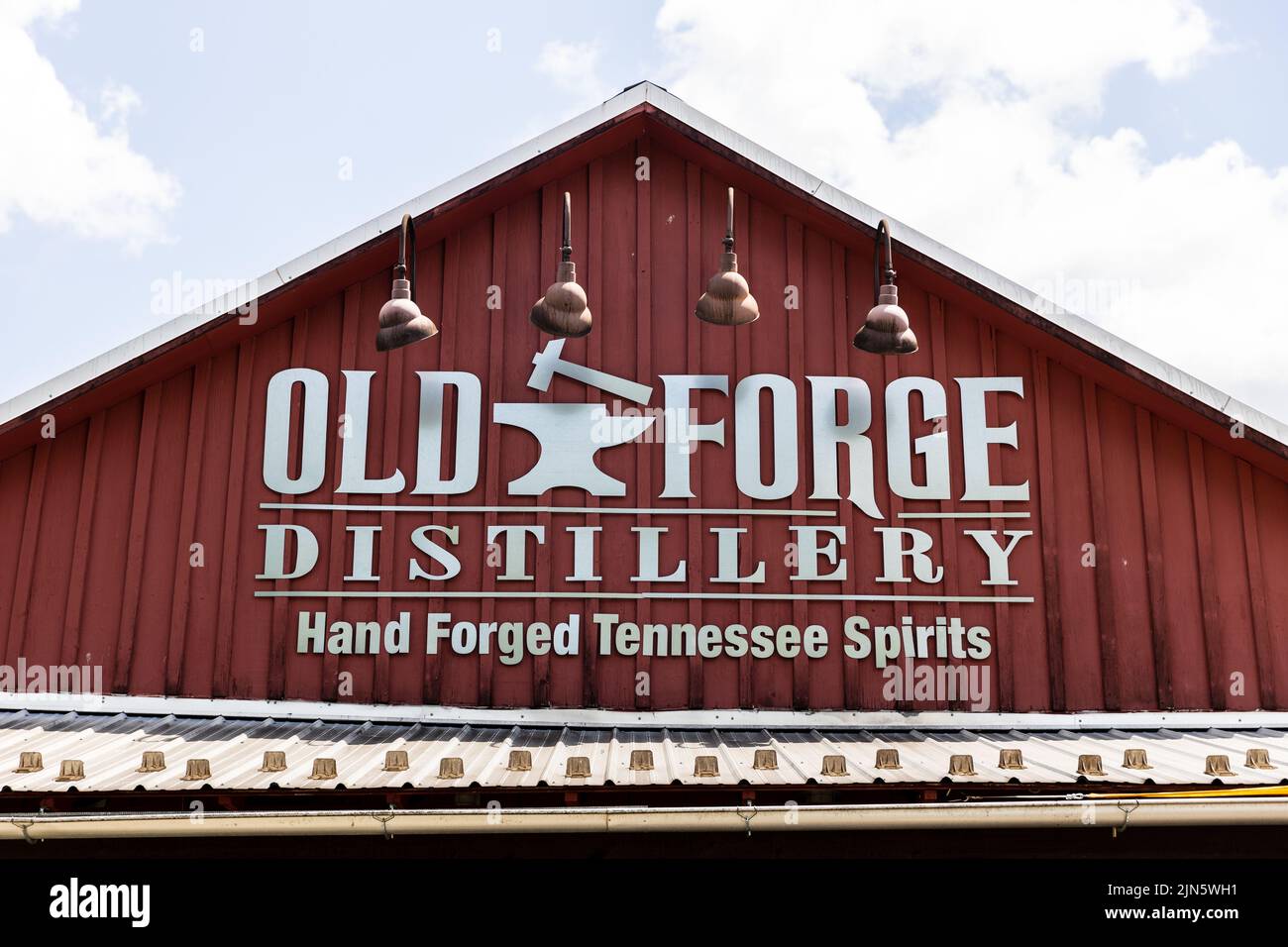 Old Forge Distillery befindet sich im Old Mill Teil von Pigeon Forge, in den Smoky Mountains, und bietet verschiedene Arten von Spirituosen. Stockfoto