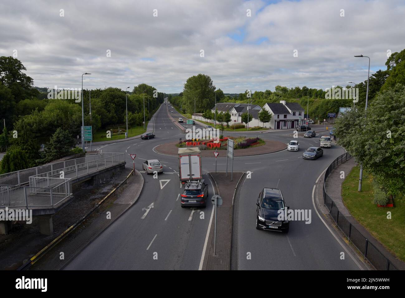 Kreisverkehr auf der Mallow Bypass, Kreuzung der N72 Navigation Road und der N20 Limerick Road. Malow, County Cork, Irland Stockfoto