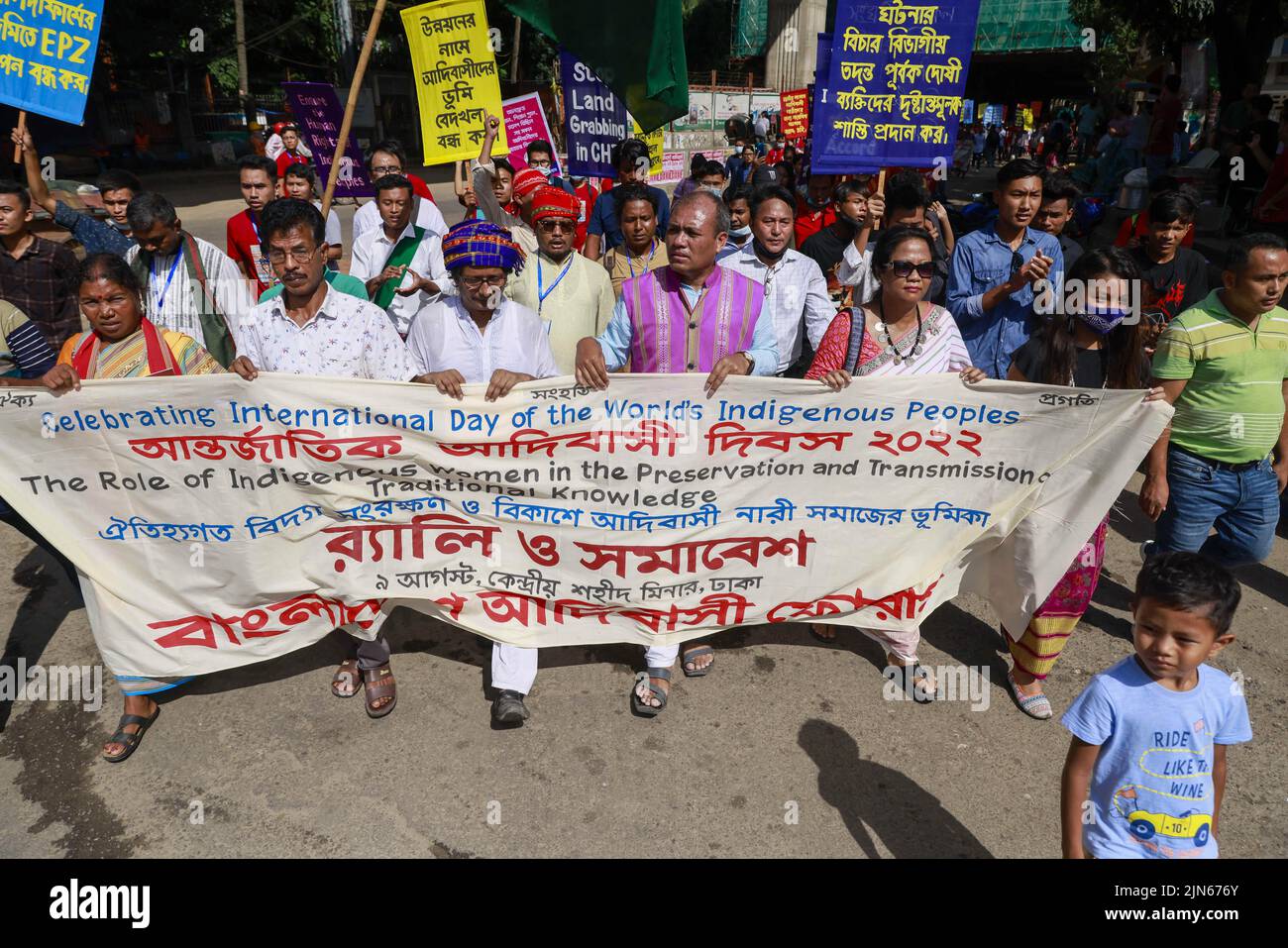 Dhaka, Bangladesch, 9. August 2022. Mitglieder der ethnischen Minderheiten Bangladeschs feiern den Internationalen Tag der indigenen Völker der Welt in Dhaka, Bangladesch, 9. August 2022. Foto von Suvra Kanti das/ABACAPRESS.COM Stockfoto