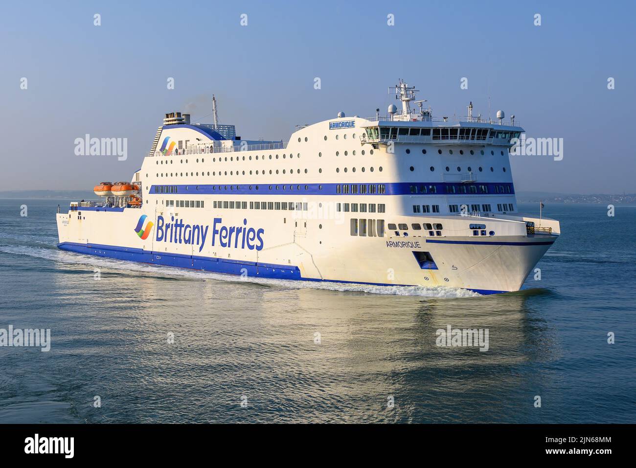 Armorique ist eine französische Cross-Channel-Fähre, die von Brittany Ferries im März 22 betrieben wird Stockfoto