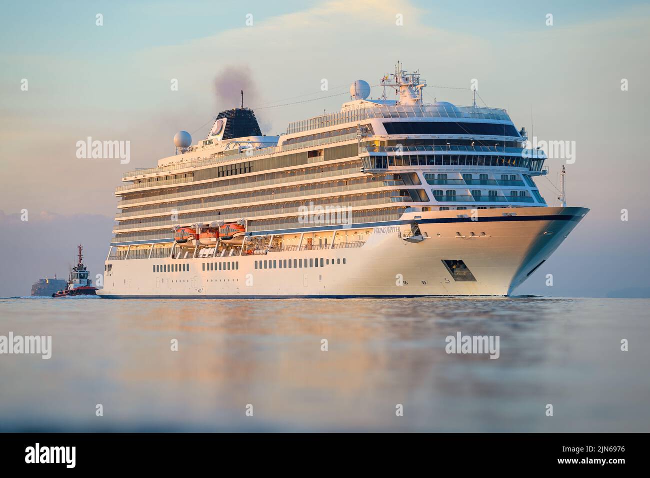 Die Viking Ocean Cruises Kreuzfahrt Viking Jupiter ruft am Portsmouth International Port an - April 2022. Stockfoto