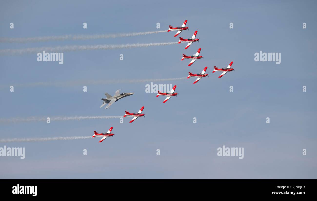 Swiss F18 Hornet und PC7 zeigen Teams beim Royal International Air Tattoo Stockfoto
