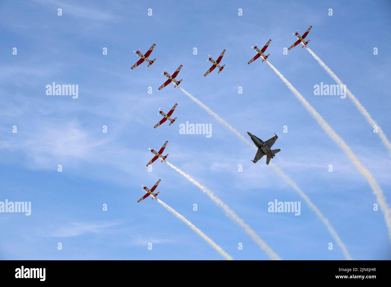 Swiss F18 Hornet und PC7 zeigen Teams beim Royal International Air Tattoo Stockfoto