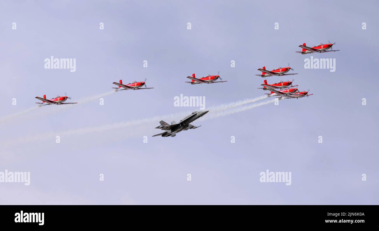 Swiss F18 Hornet und PC7 zeigen Teams beim Royal International Air Tattoo Stockfoto