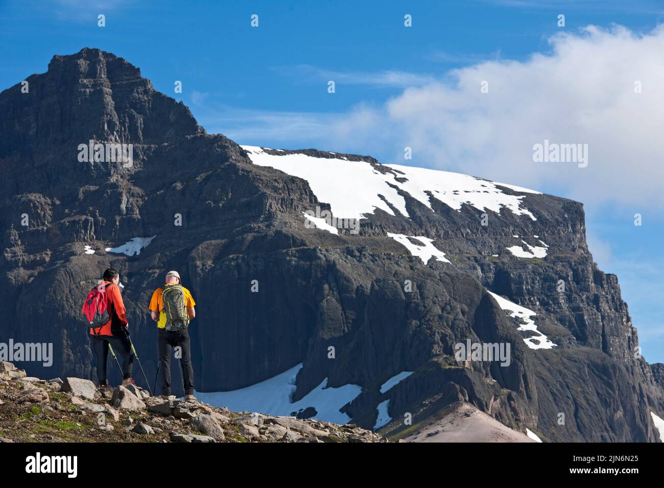 Wandern in den entlegenen östlichen Fjorden Islands Stockfoto