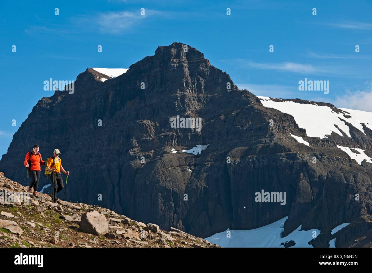 Wandern in den entlegenen östlichen Fjorden Islands Stockfoto