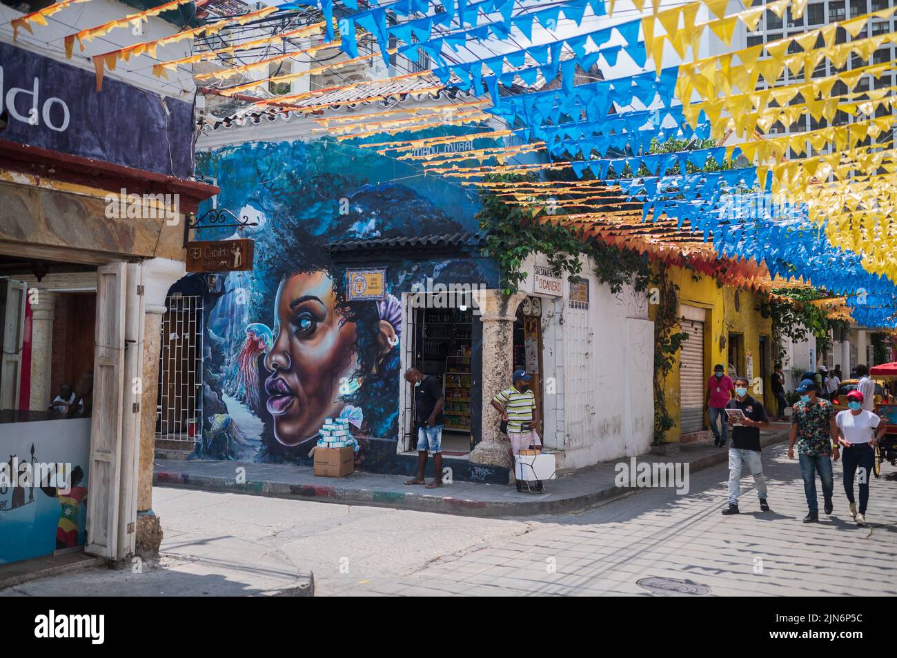 Farbenfrohe Graffitis bereichern die Mauern von Getsemani, dem coolsten Viertel in Cartagena de Indias, Kolumbien Stockfoto