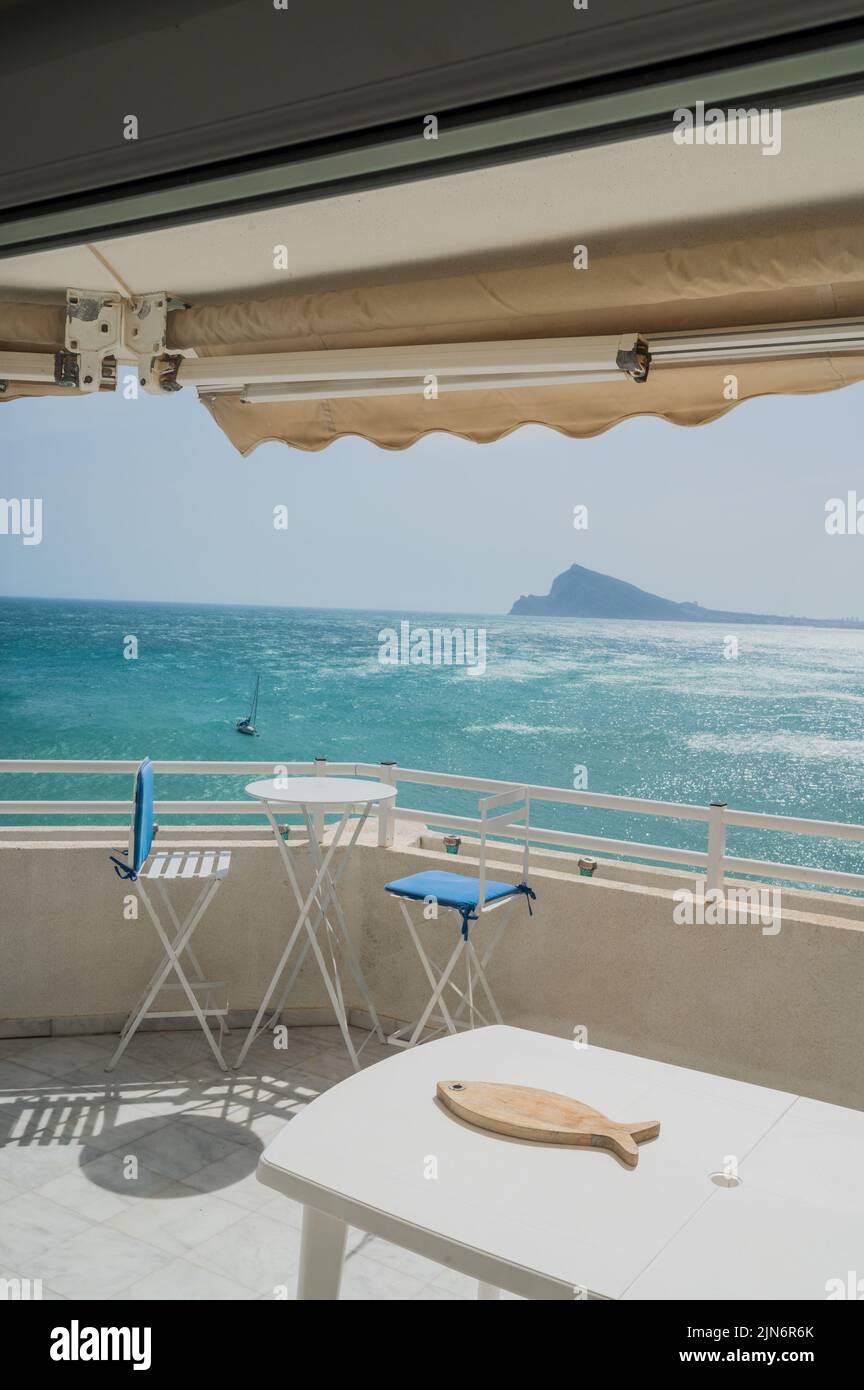 Apartment Balkon mit Blick auf das Mittelmeer in Altea, Alicante, Spanien Stockfoto