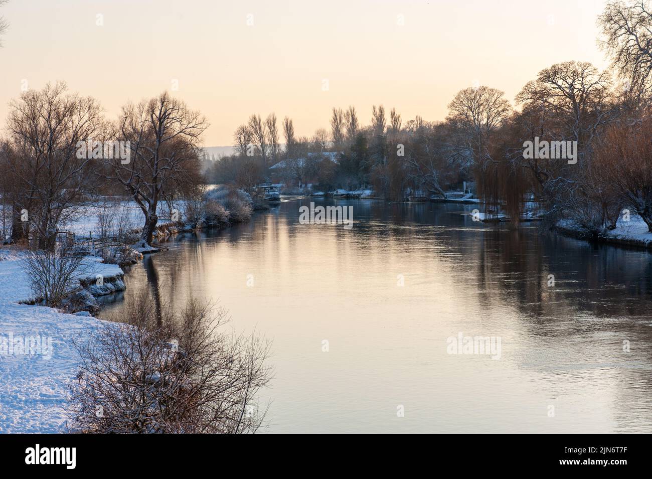 Verschneite Aussicht auf die Themse in Wallingford, 7.. Januar 2010 Stockfoto